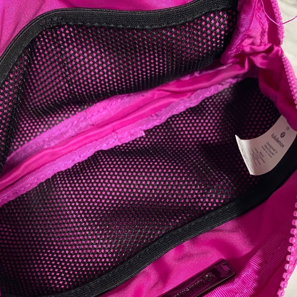 Lululemon Everywhere Hot Pink Belt Bag 1L Sonic Pink - Picture 7 of 10